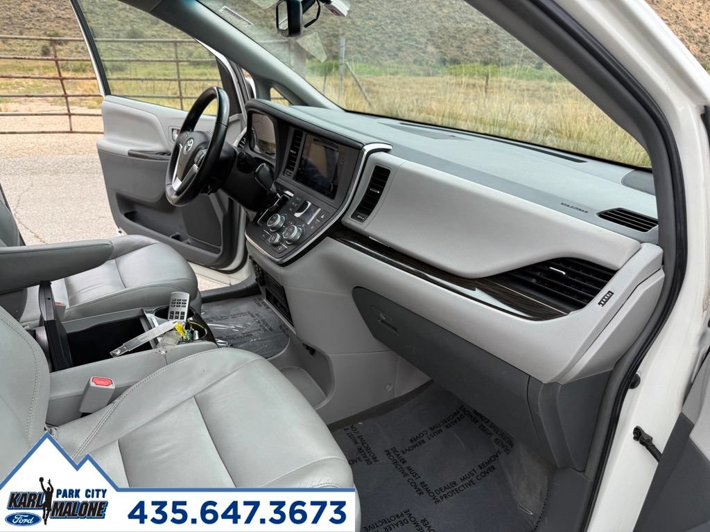Used 2015 Toyota Sienna XLE Premium FWD image 39