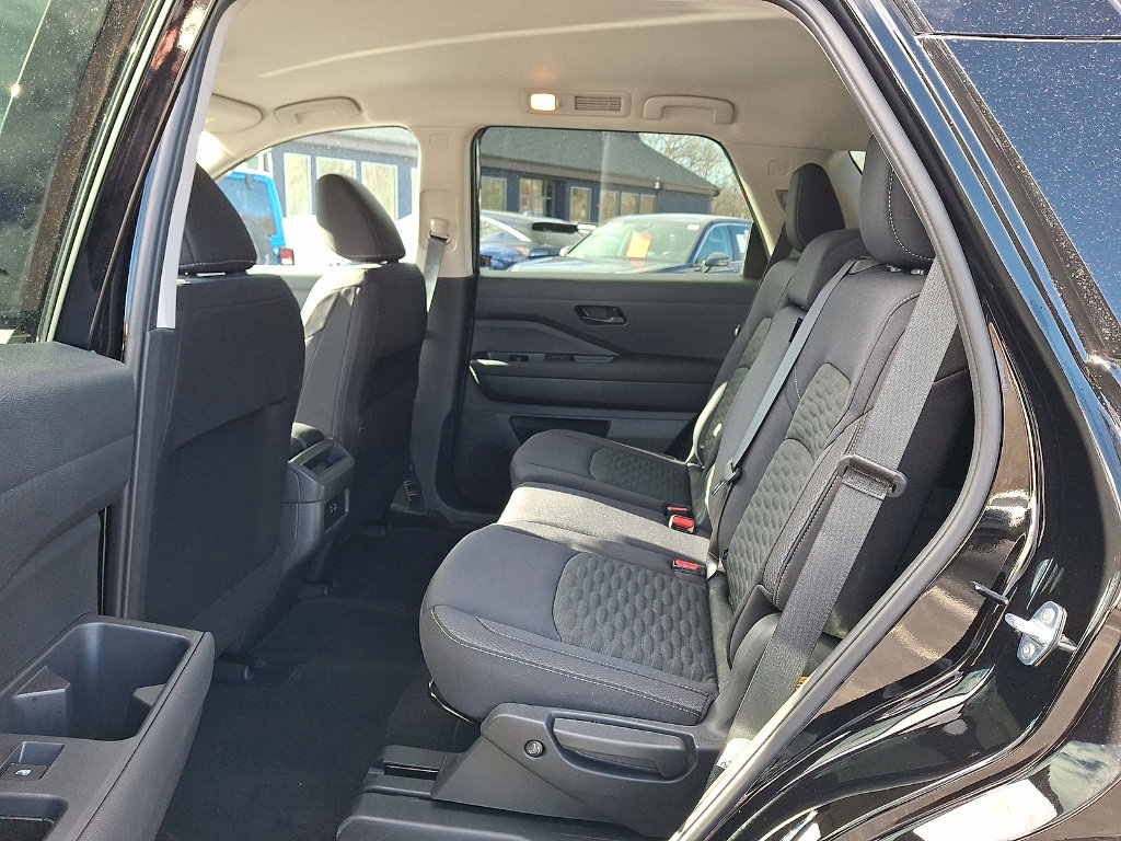 Certified 2025 Nissan Pathfinder S image 19