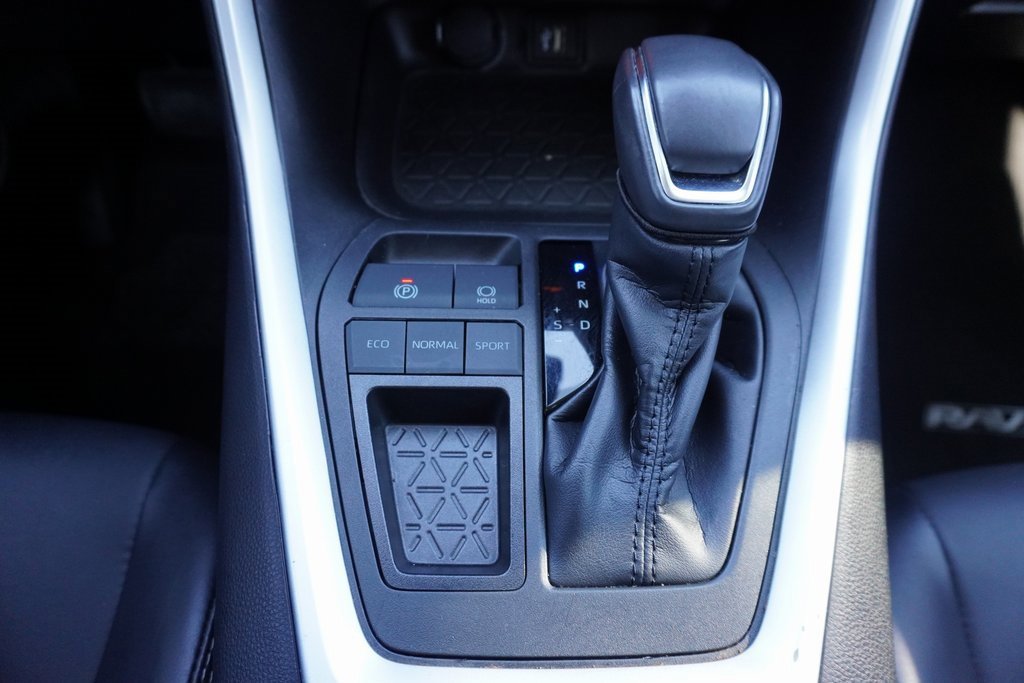 Used 2023 Toyota RAV4 XLE Premium image 16