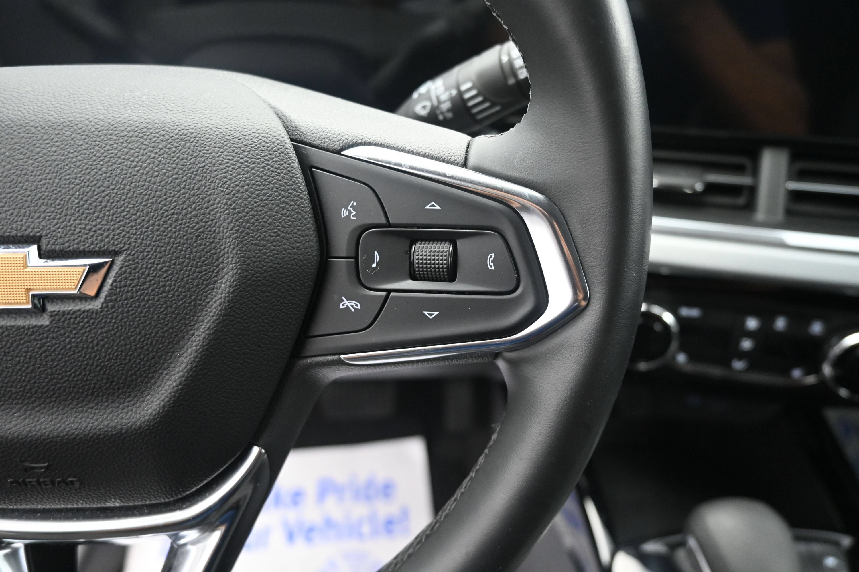 Used 2025 Chevrolet Trax LT w/ LT Convenience Package FWD image 13