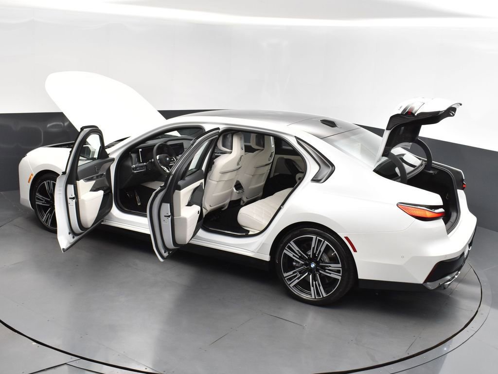 Certified 2024 BMW 760i xDrive w/ Executive Package image 2