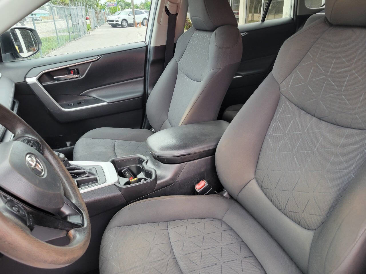 Used 2021 Toyota RAV4 XLE FWD image 19