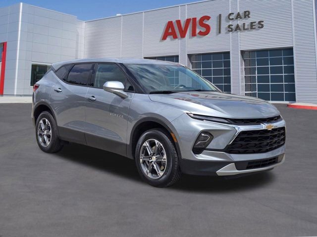 Used 2025 Chevrolet Blazer LT FWD image 3
