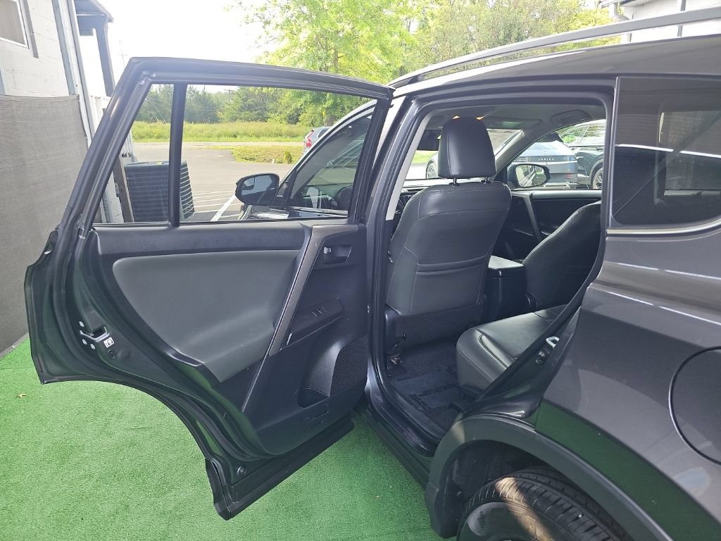 Used 2017 Toyota RAV4 LE FWD image 33
