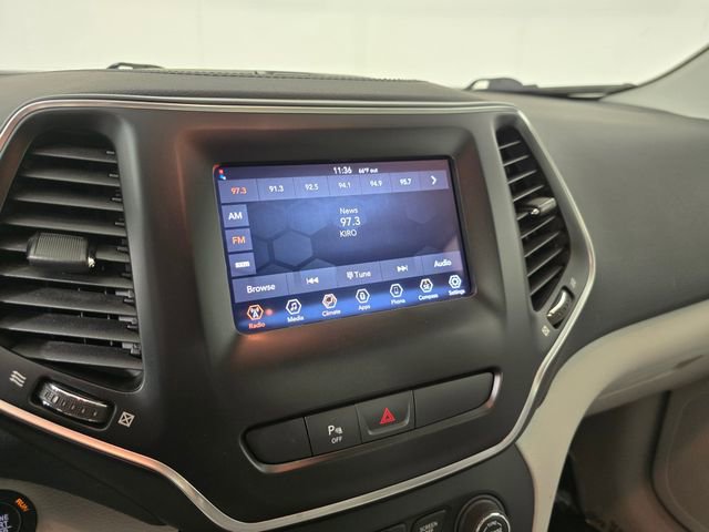 Used 2020 Jeep Cherokee Latitude Plus image 31
