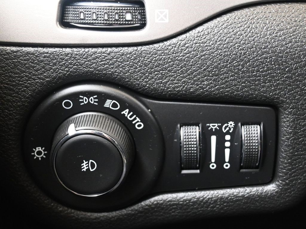 Used 2021 Jeep Cherokee Latitude Lux 80th Anniv w/ Quick Order Package 26U 80TH image 24