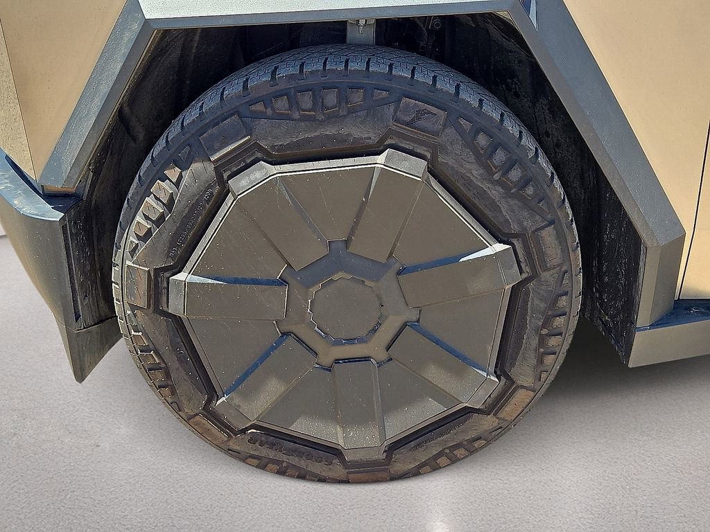 Used 2024 Tesla Cybertruck AWD Crew Cab image 11