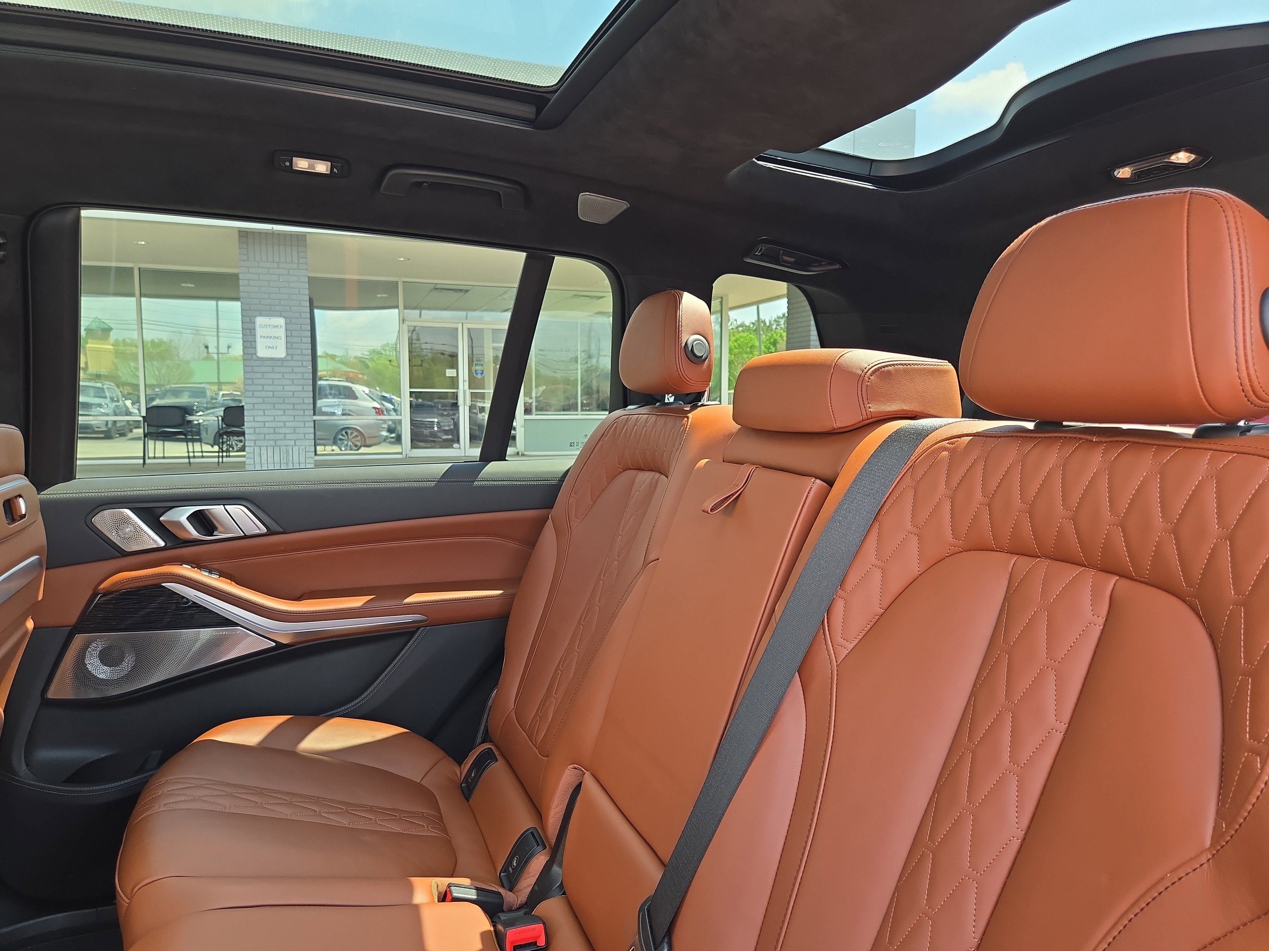 Used 2024 BMW X7 M60i w/ Executive Package image 30