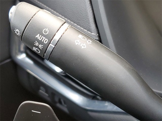 Certified 2022 Cadillac XT4 Premium Luxury w/ Safety Alert Package image 11