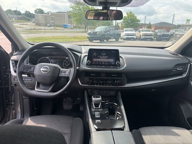 Used 2025 Nissan Rogue SV FWD image 29