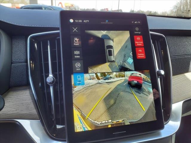 Used 2025 Volvo XC90 T8 Plus w/ Protection Package Premier image 14