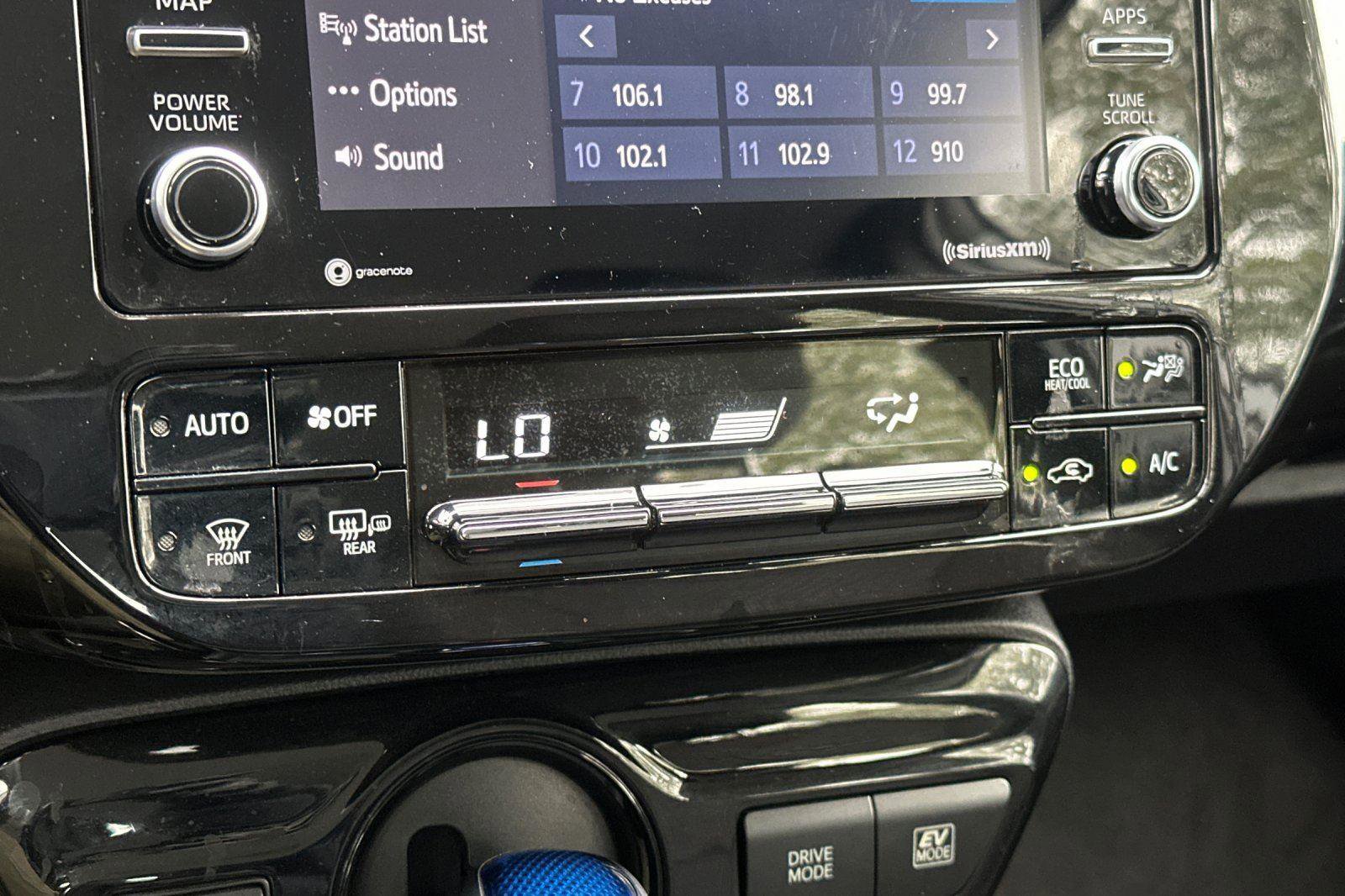 Used 2021 Toyota Prius LE image 20