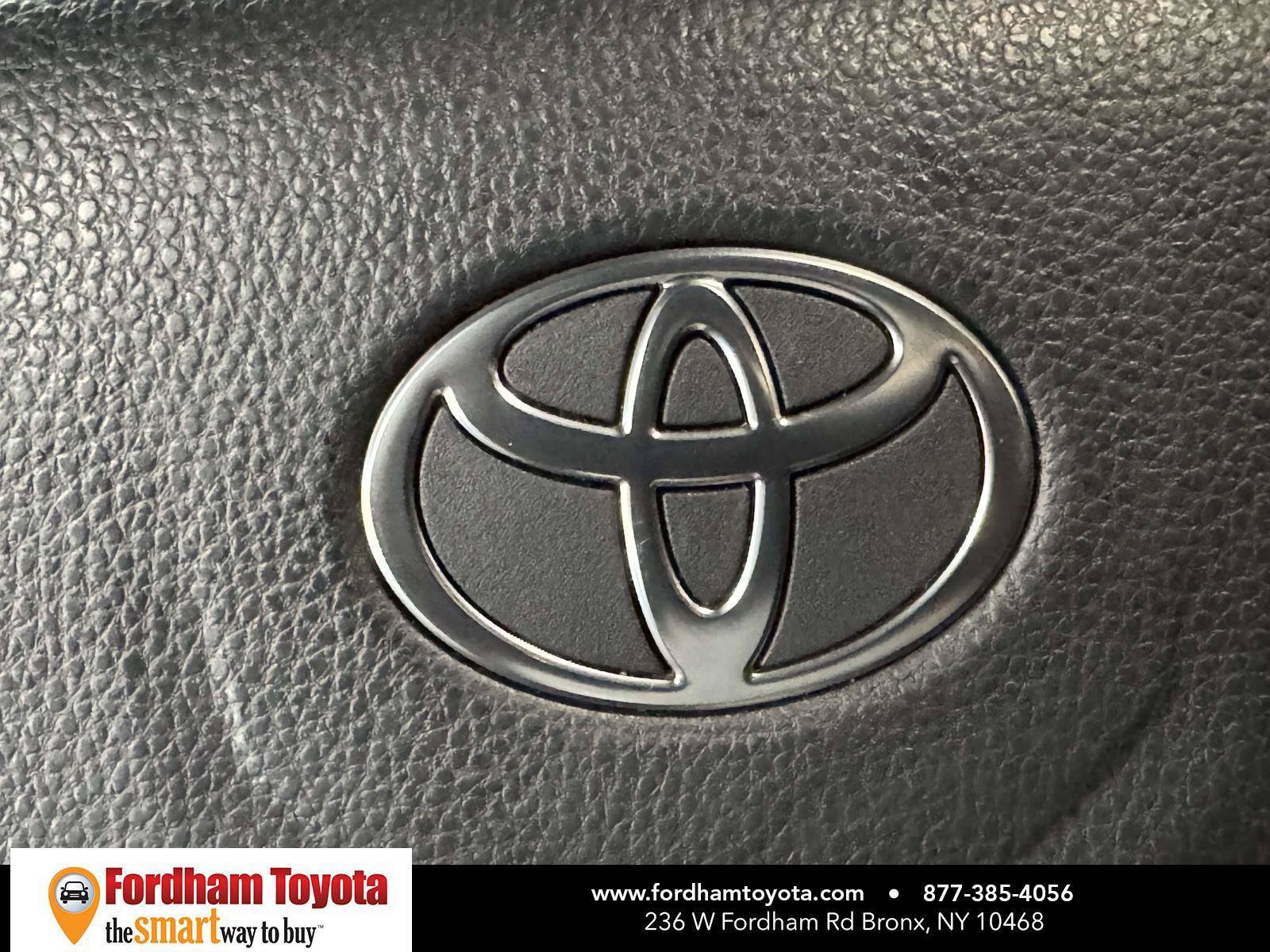 Used 2025 Toyota 4Runner SR5 AWD/4WD image 32