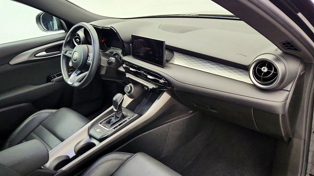 Used 2024 Alfa Romeo Tonale Ti w/ Premium Interior Package image 26