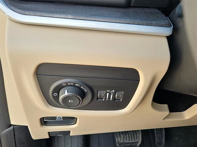 Used 2024 Jeep Grand Cherokee L Limited image 16