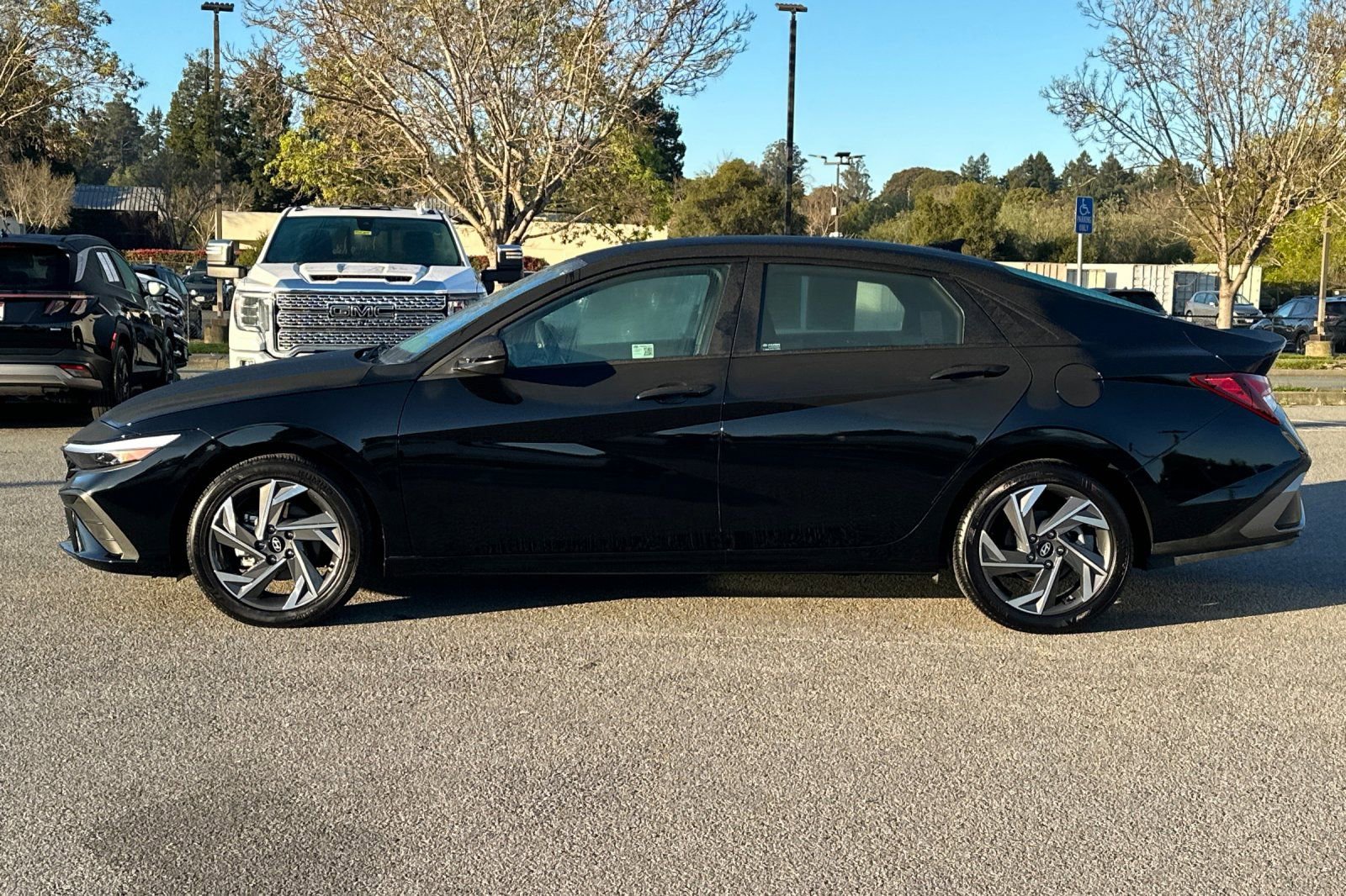 Certified 2025 Hyundai Elantra Sport w/ Cargo Package image 7