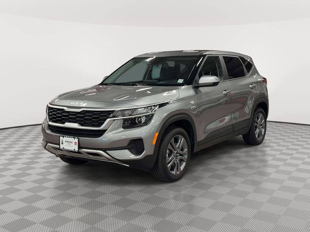 Used 2023 Kia Seltos LX image 3