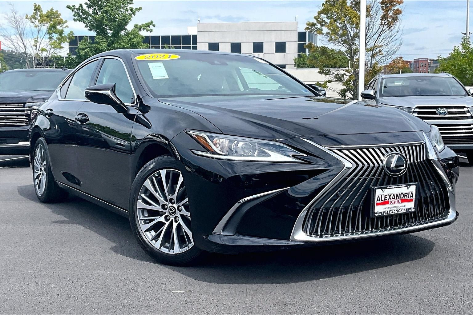 Used 2021 Lexus ES 350 w/ Premium Package FWD image 2