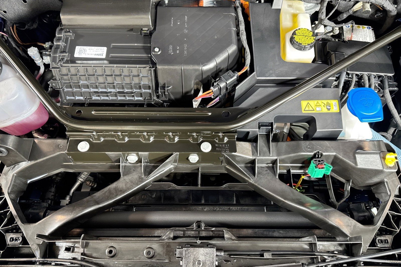 Used 2025 Audi Q4 e-tron Premium image 28