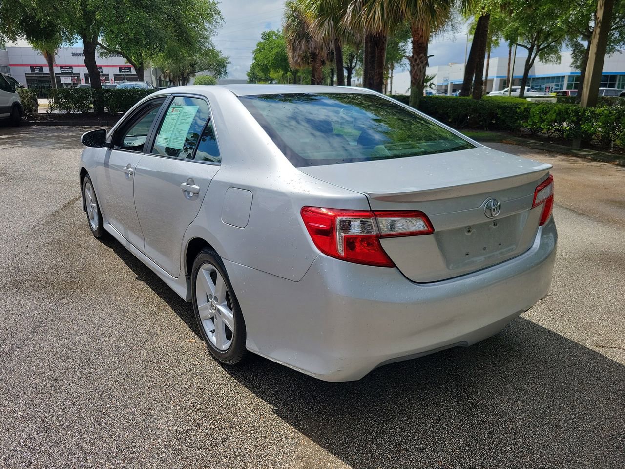Used 2014 Toyota Camry SE w/ Fleet Convenience Package image 4