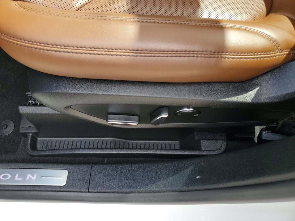 Used 2023 Lincoln Nautilus Reserve image 22