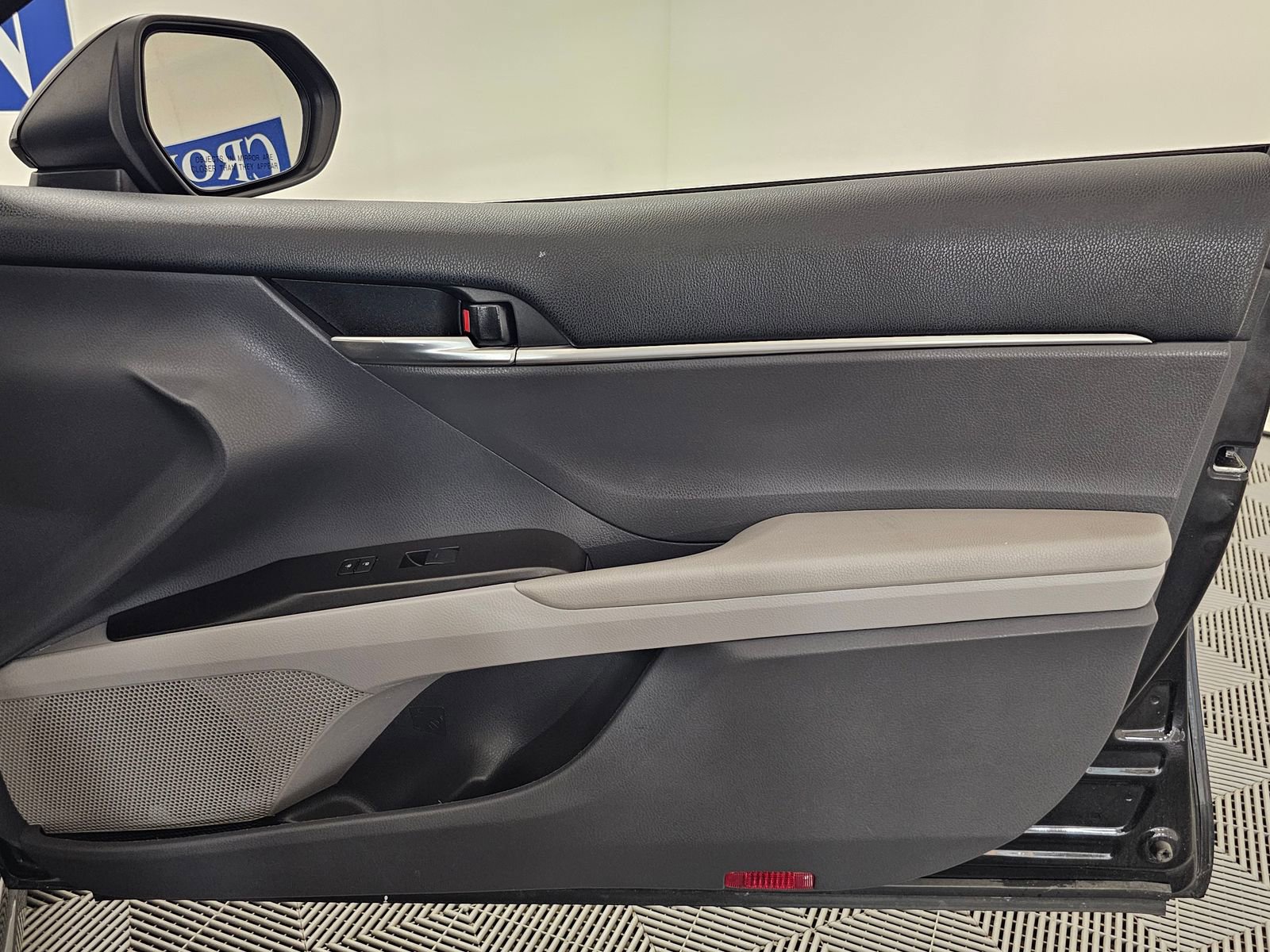 Used 2023 Toyota Camry SE image 32