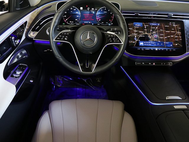 Used 2024 Mercedes-Benz E 350 4MATIC Sedan image 3