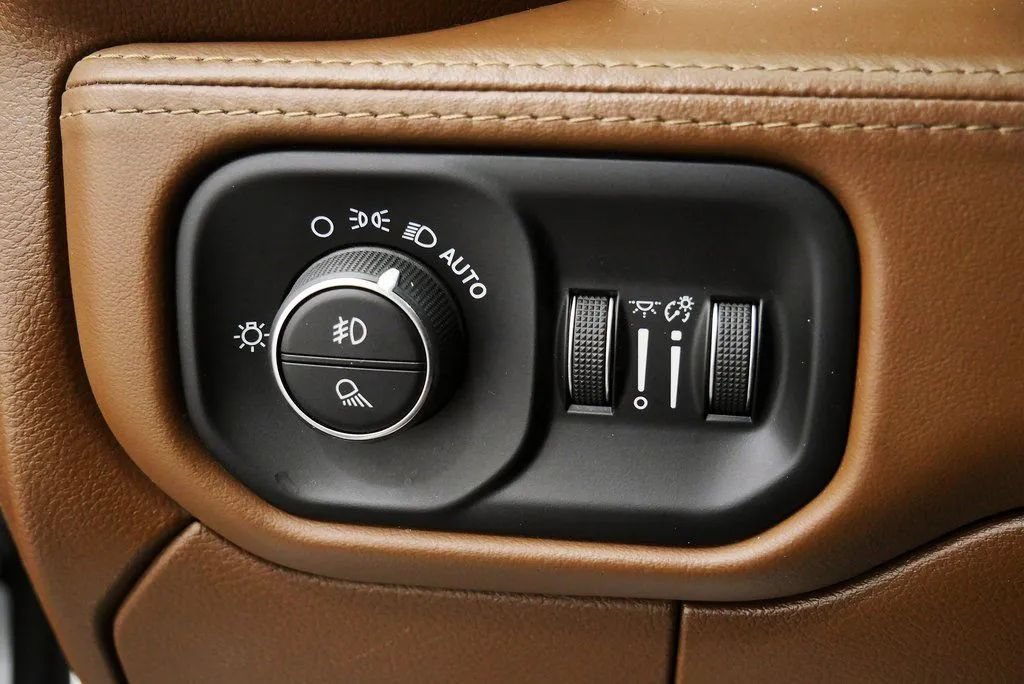 Used 2022 RAM 3500 Limited AWD/4WD image 27