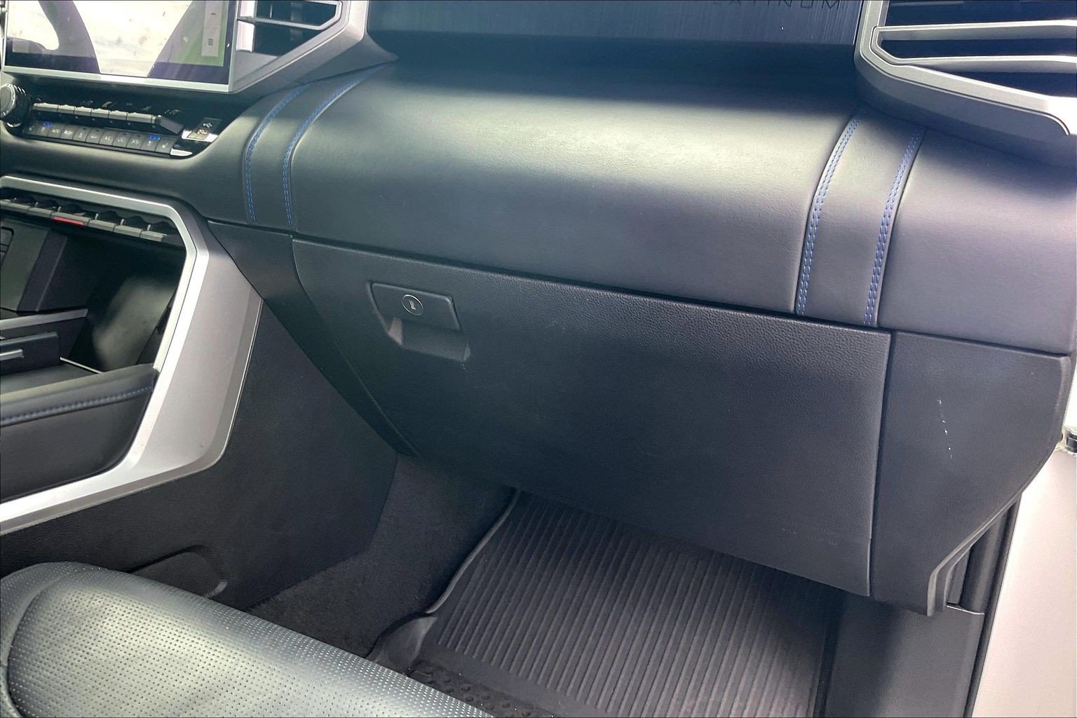 Used 2025 Toyota Sequoia Platinum AWD/4WD image 15