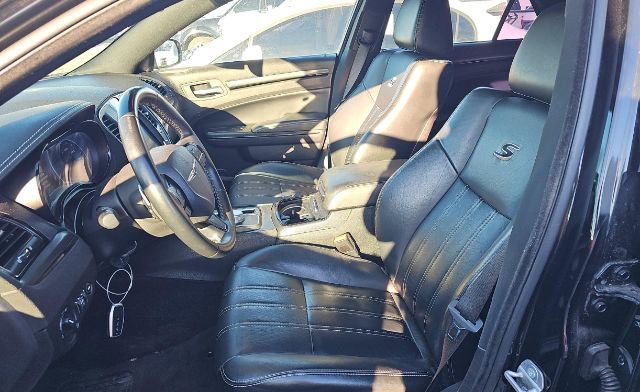 Used 2016 Chrysler 300 S image 7