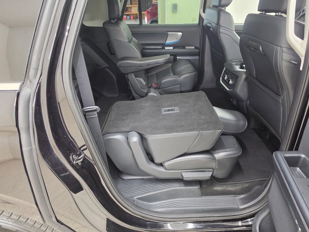 Used 2025 Ford Expedition Max Platinum AWD/4WD image 17