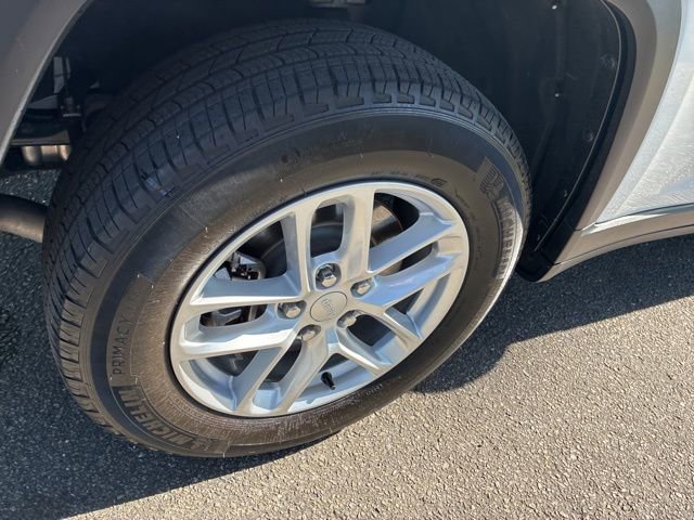 Used 2023 Jeep Grand Cherokee L Laredo w/ Luxury Tech Group I RWD image 15