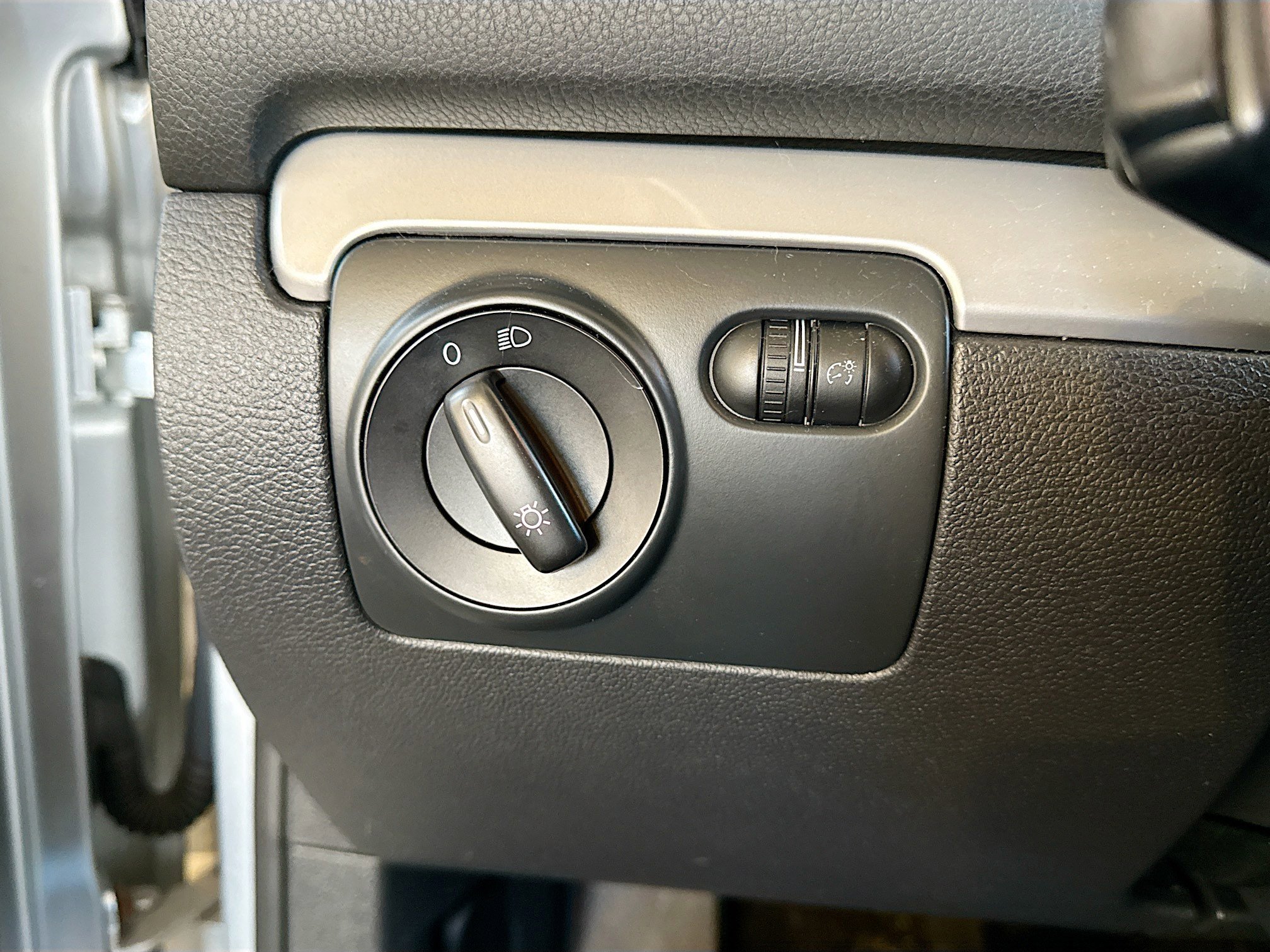 Used 2010 Volkswagen Golf 2-Door image 4