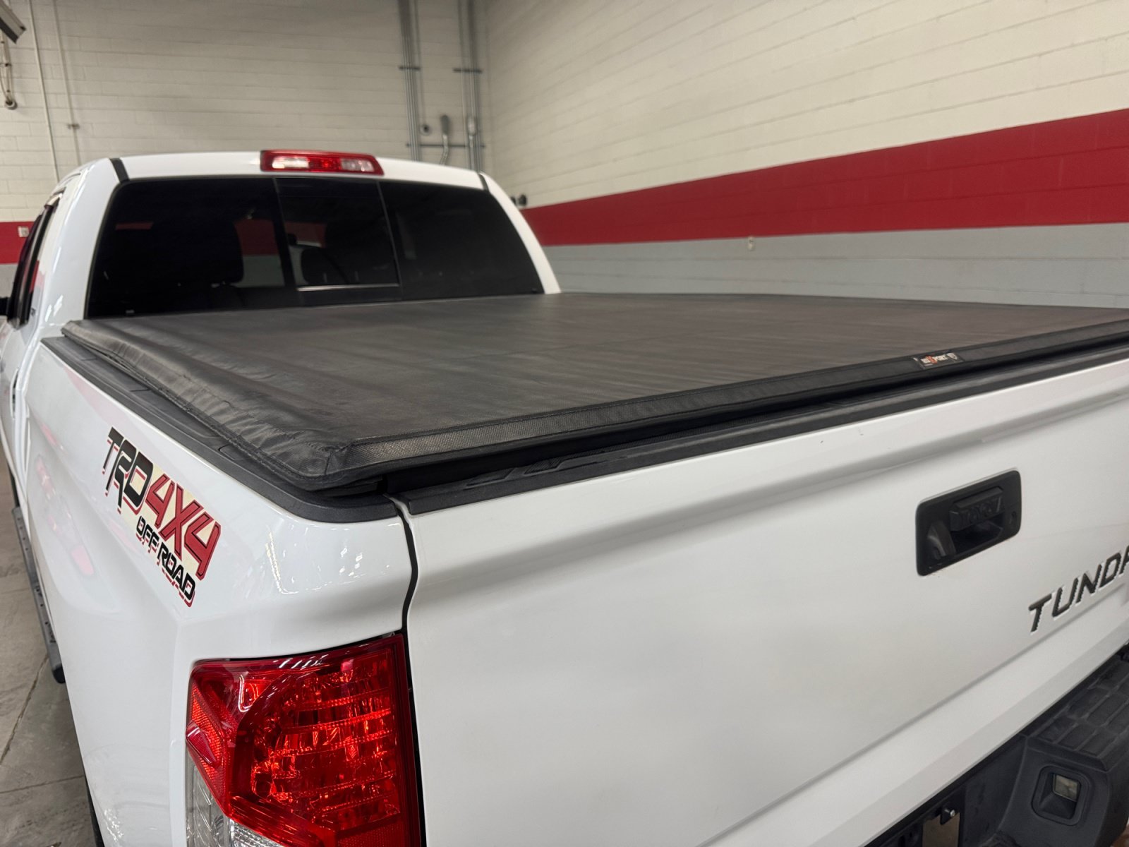Used 2016 Toyota Tundra SR5 w/ TRD Off Road Package AWD/4WD image 31