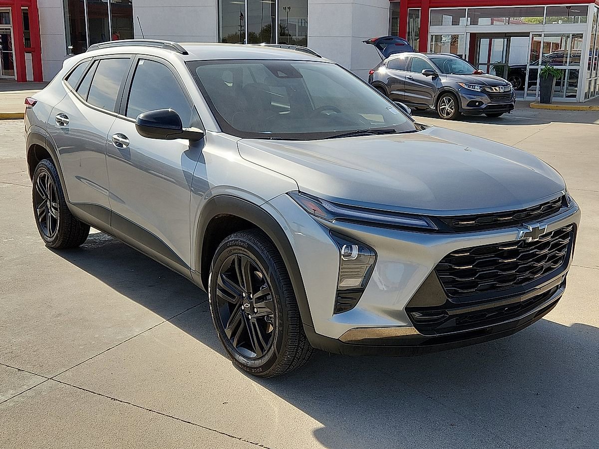 Used 2025 Chevrolet Trax ACTIV w/ Driver Confidence Package image 4