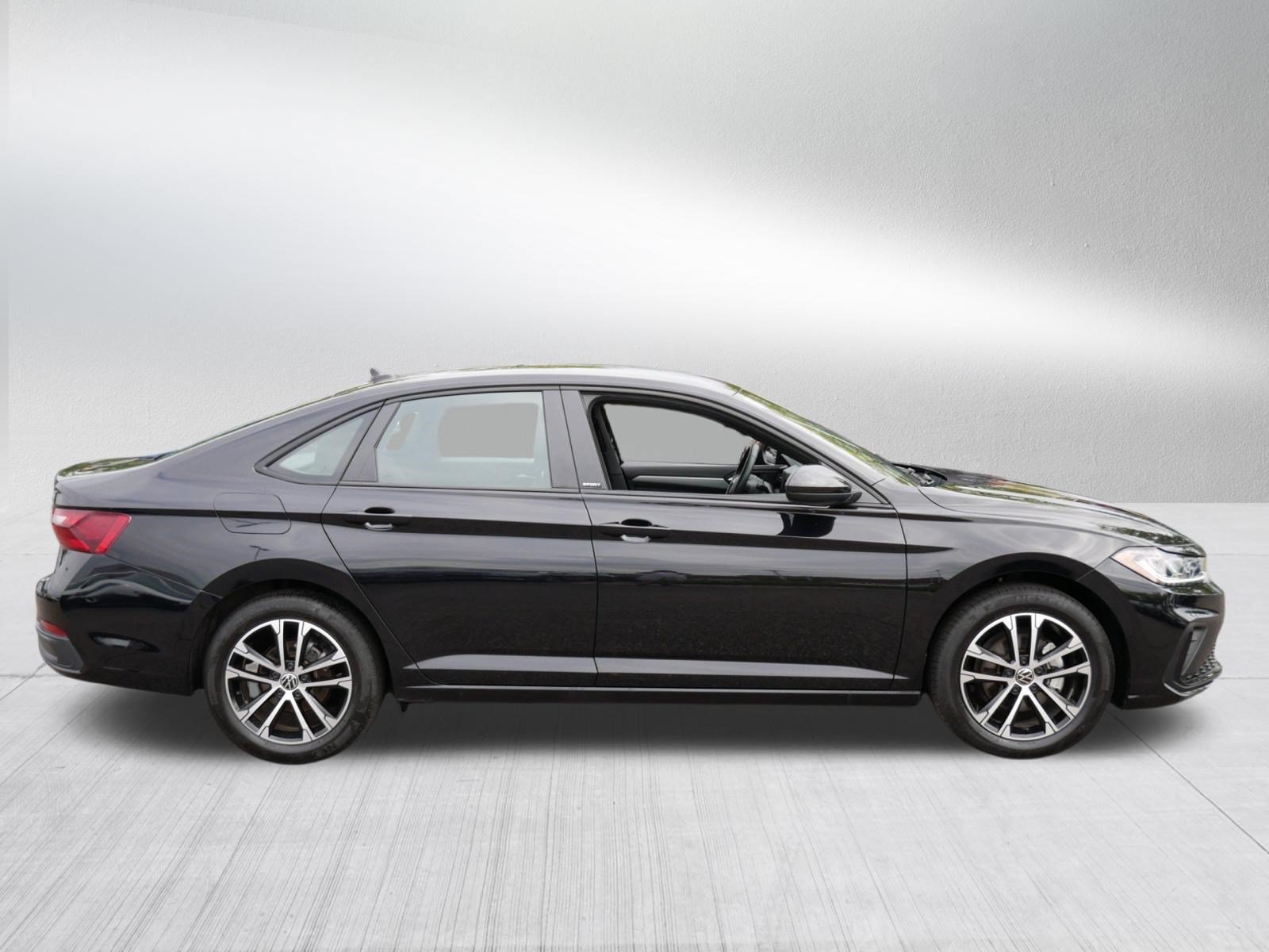 Certified 2025 Volkswagen Jetta Sport FWD image 8