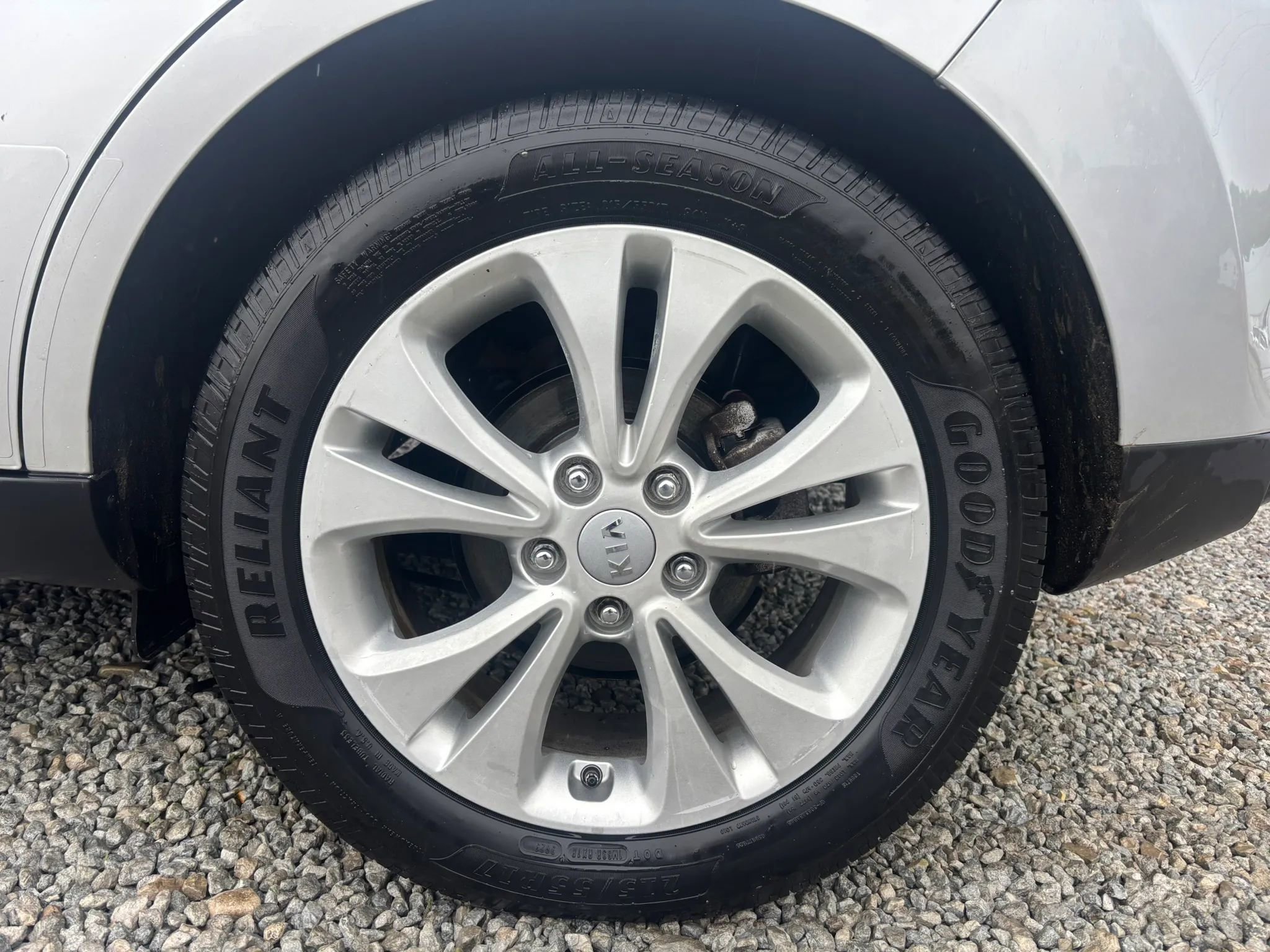 Used 2016 Kia Soul + FWD image 2