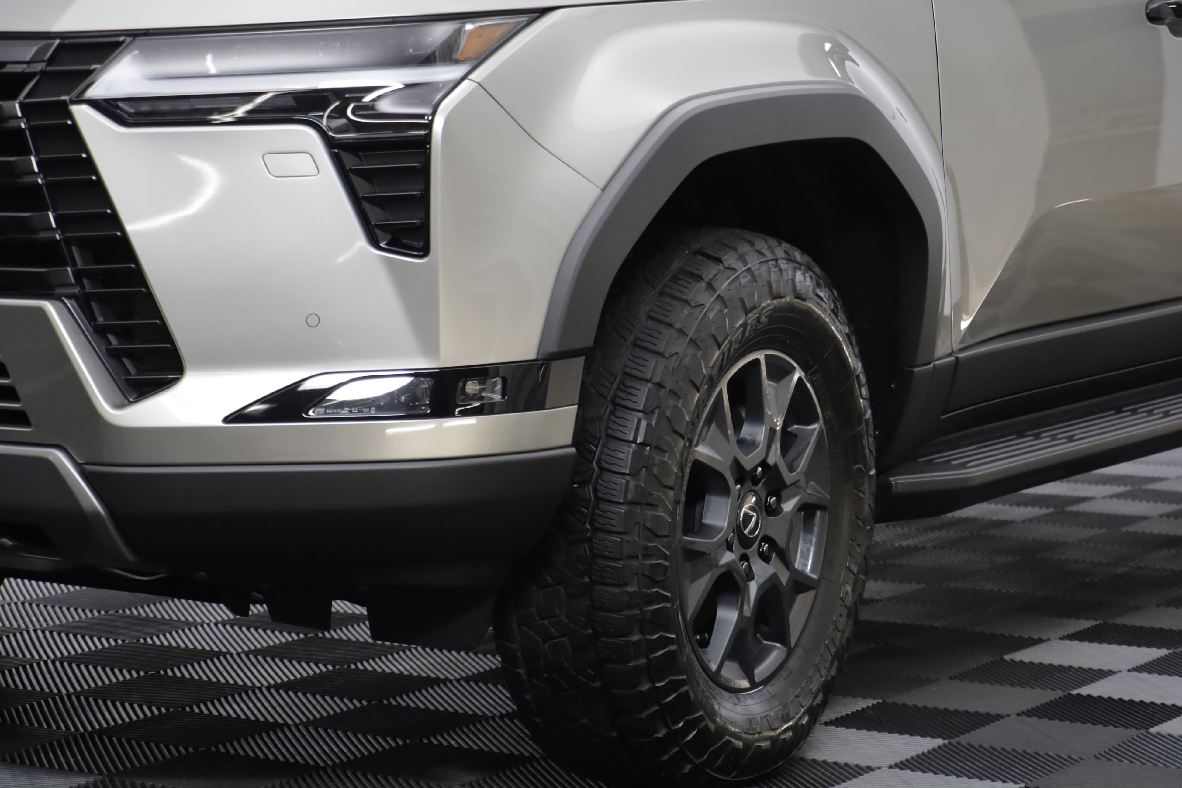 Used 2026 Lexus GX 550 AWD/4WD image 3