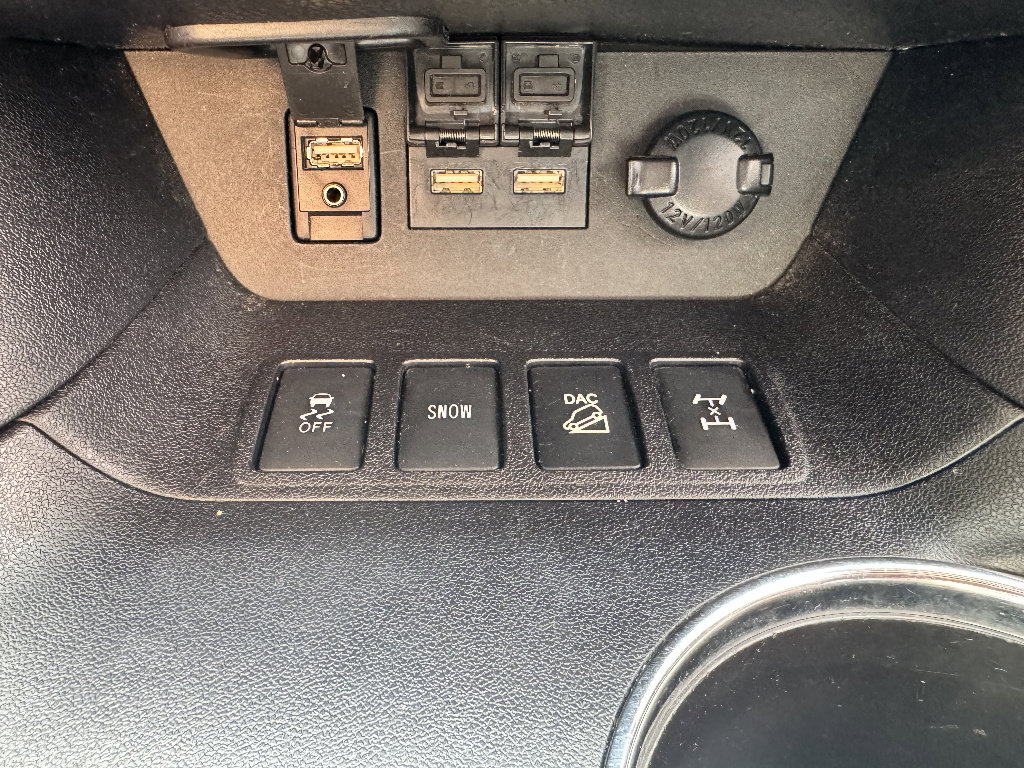 Used 2017 Toyota Highlander XLE w/ Carpet Mat Package AWD/4WD image 21