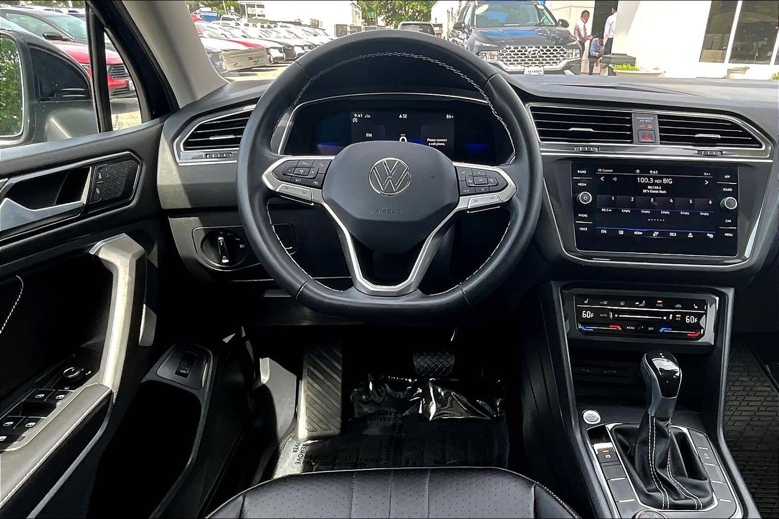 Used 2022 Volkswagen Tiguan SE w/ Panoramic Sunroof Package AWD/4WD image 5