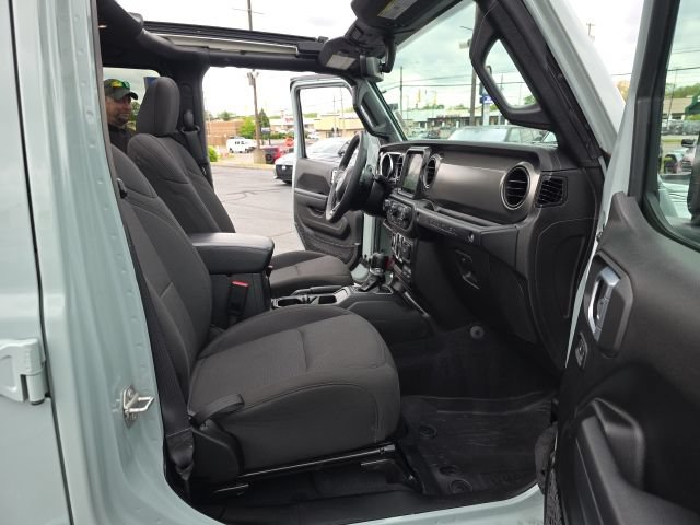Used 2023 Jeep Wrangler Unlimited w/ Sun & Screen Package AWD/4WD image 43