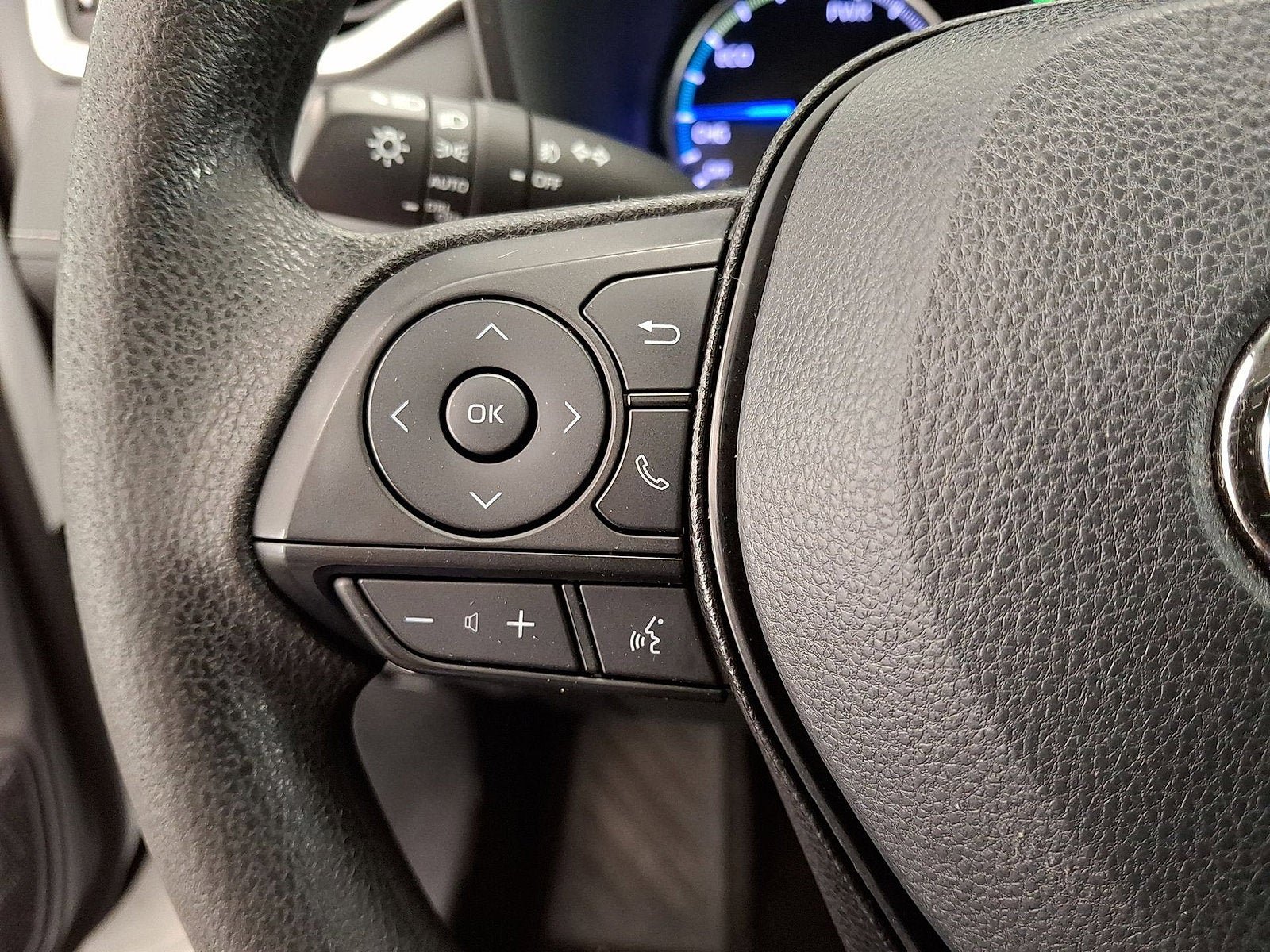 Certified 2019 Toyota RAV4 XLE w/ Carpet Mat Package AWD/4WD image 9