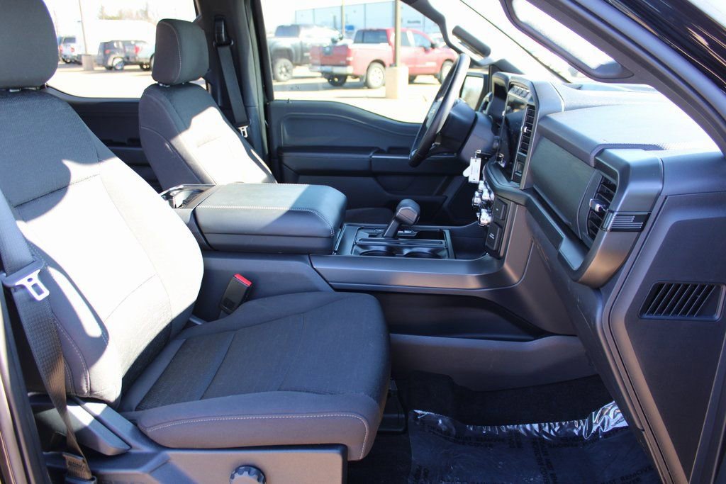 Used 2024 Ford F150 XLT w/ XLT Black Appearance Package image 8
