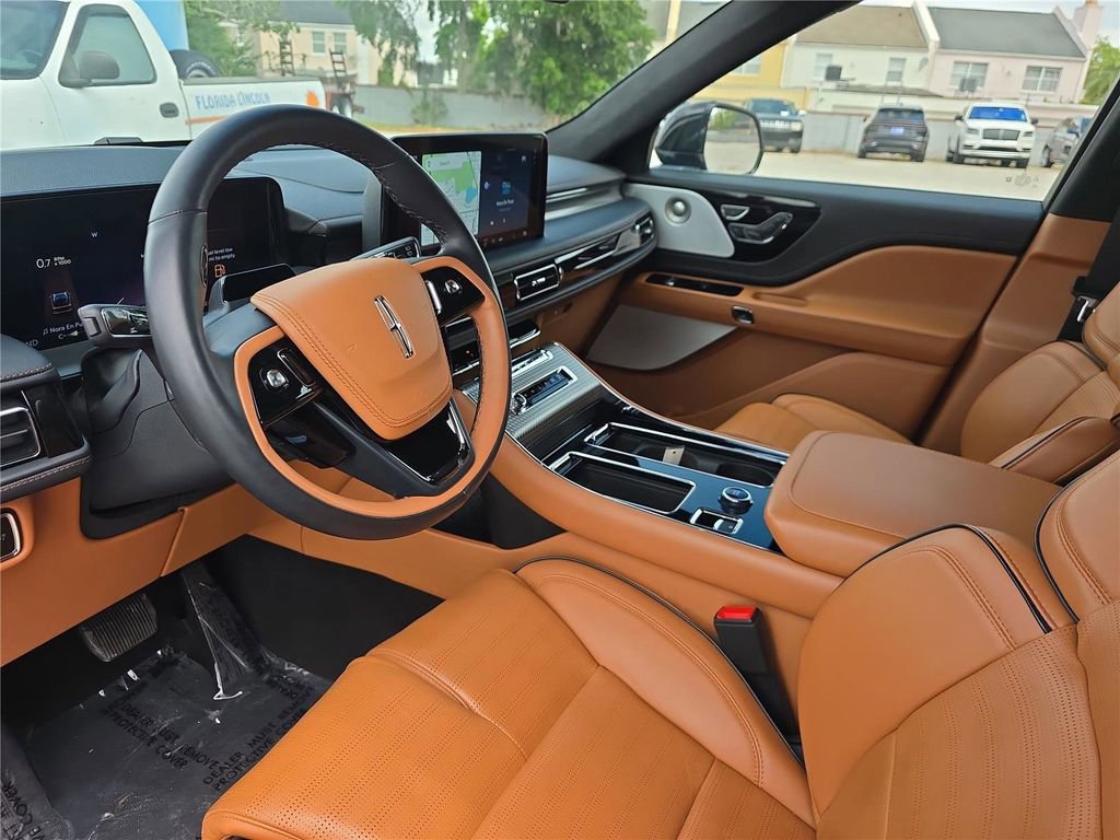 Used 2025 Lincoln Aviator Black Label image 17