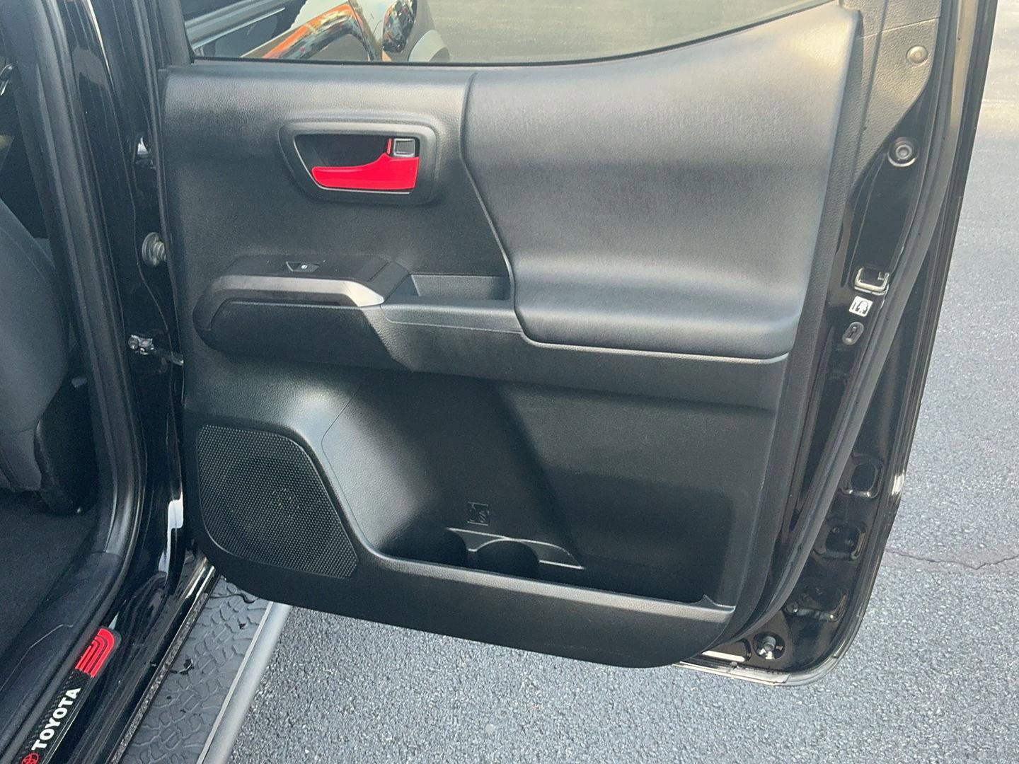 Used 2017 Toyota Tacoma TRD Off-Road w/ Tow Package (A/T) image 32