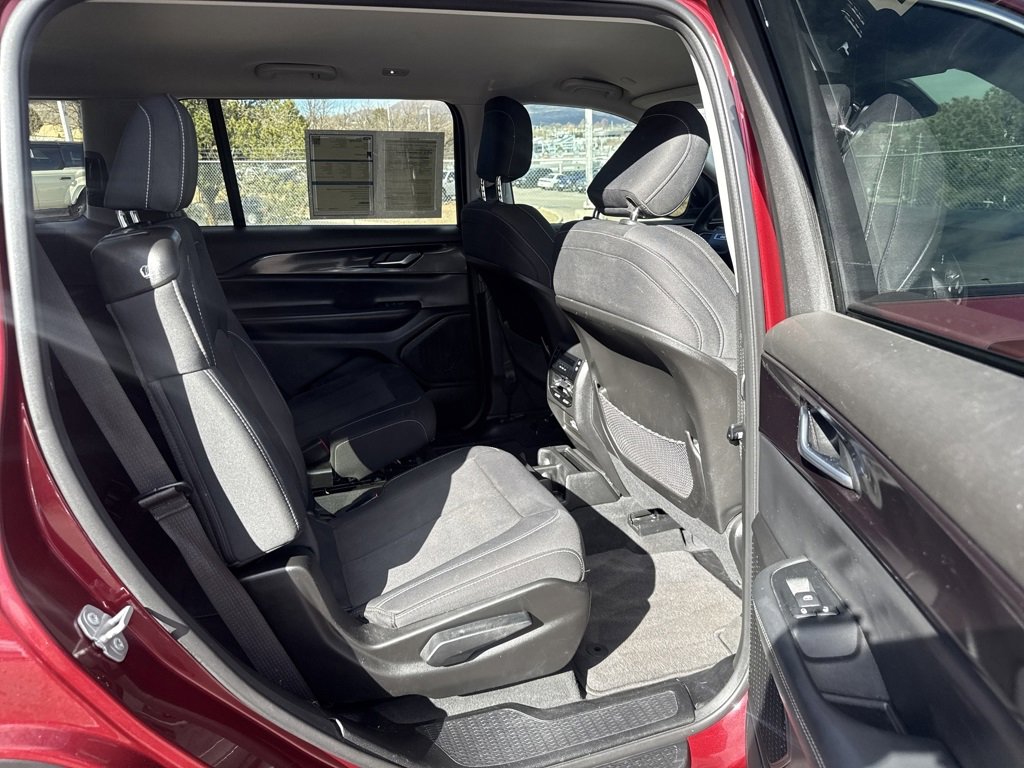 Used 2023 Jeep Grand Cherokee L Laredo image 25