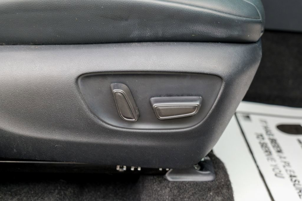 Used 2023 Toyota Highlander XLE AWD/4WD image 36