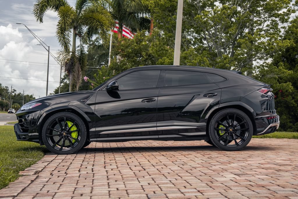 Used 2021 Lamborghini Urus AWD/4WD image 3