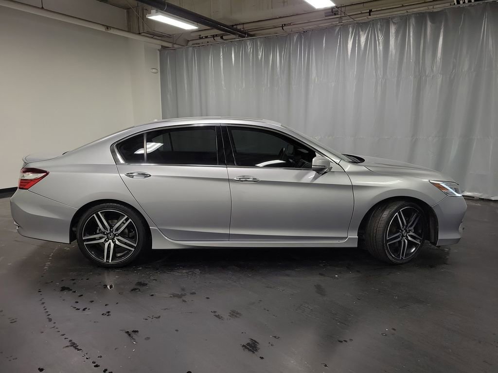 Used 2016 Honda Accord Touring image 9