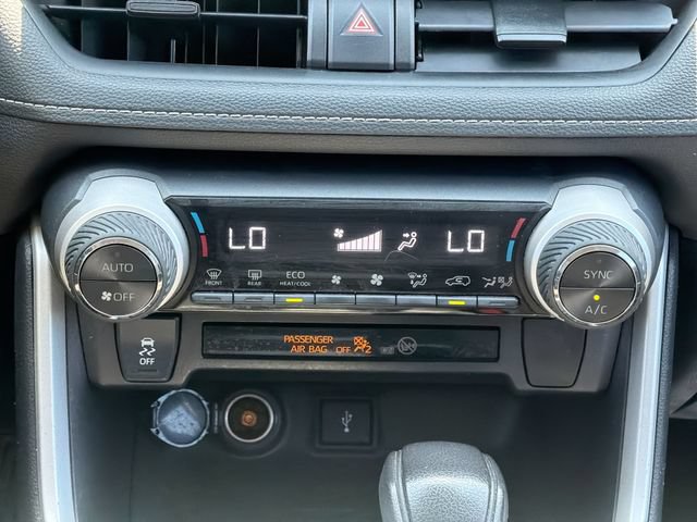 Used 2020 Toyota RAV4 LE AWD/4WD image 18
